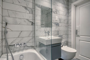 Main Bathroom- click for photo gallery